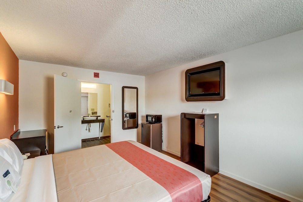 Motel6 Berea, KY 21/39