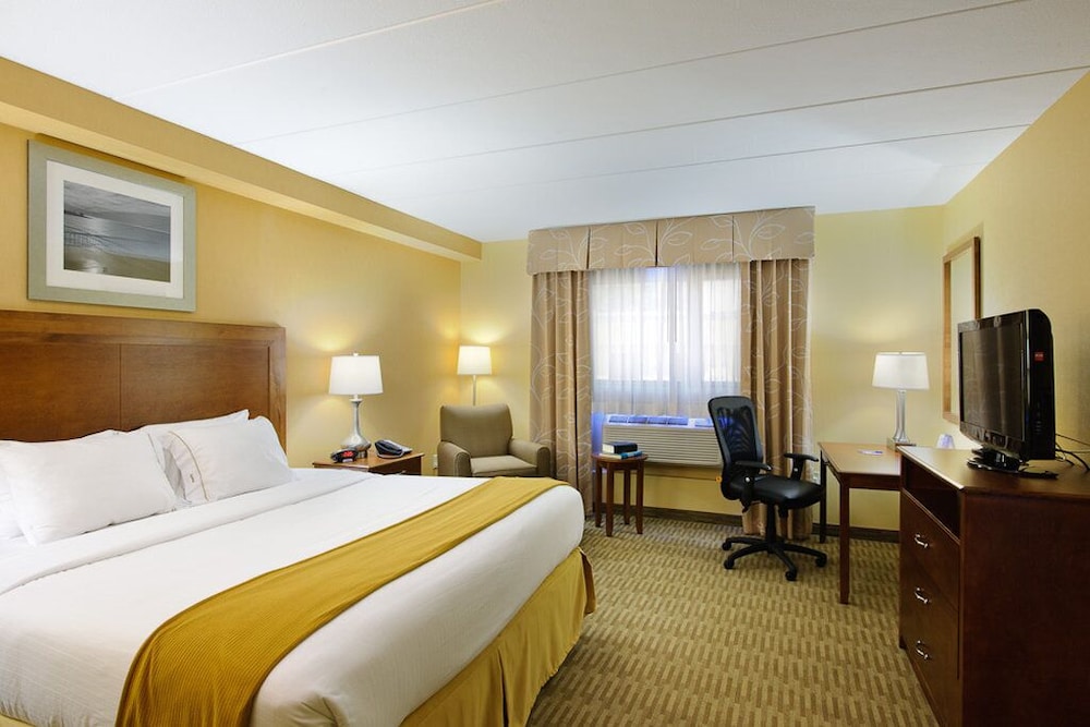Holiday Inn Express Philadelphia Airport 10/50