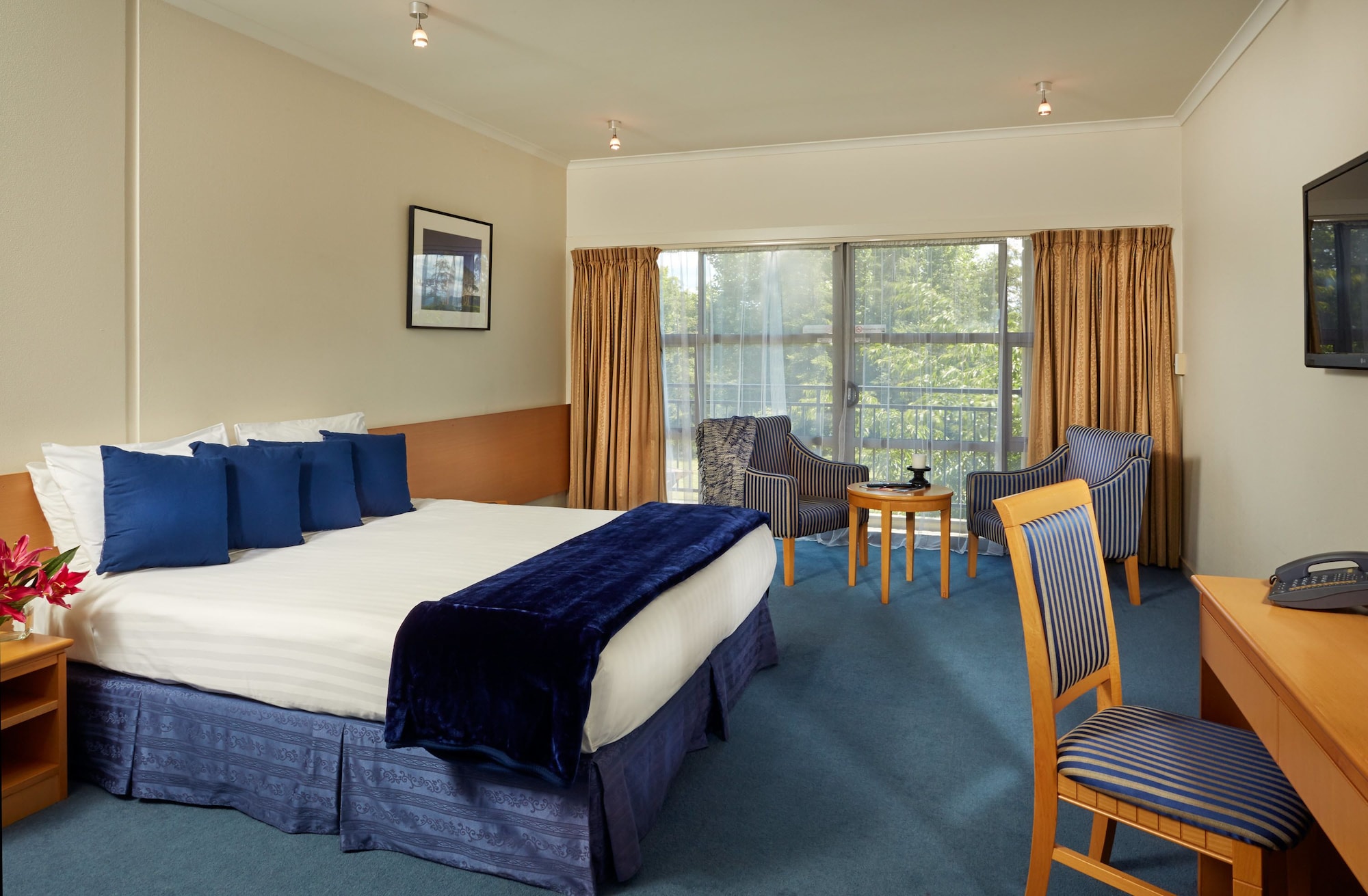 ROOM, KING BED