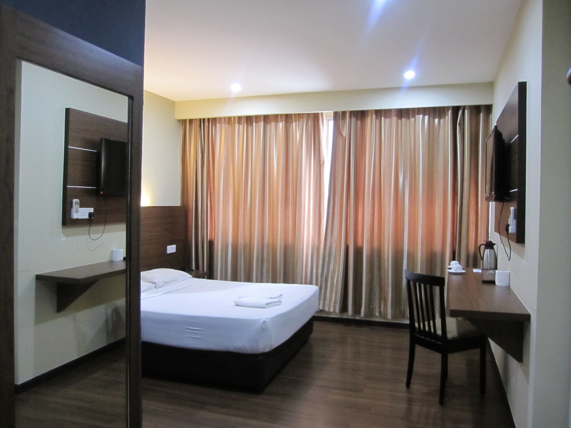Deluxe, Queen Bed