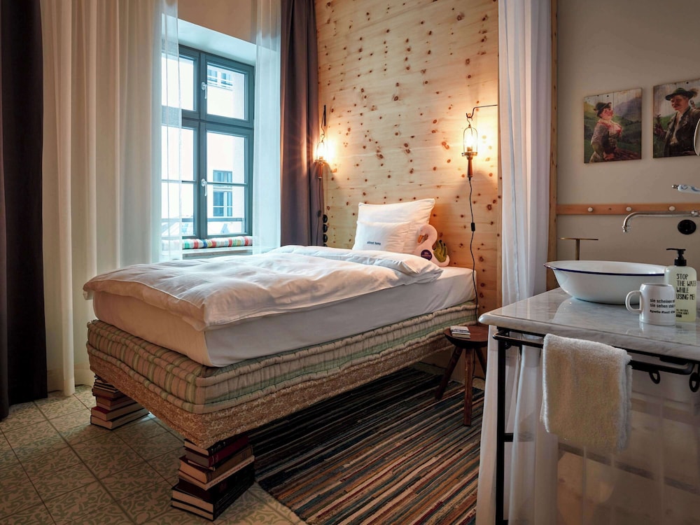 ROOM, SMALL