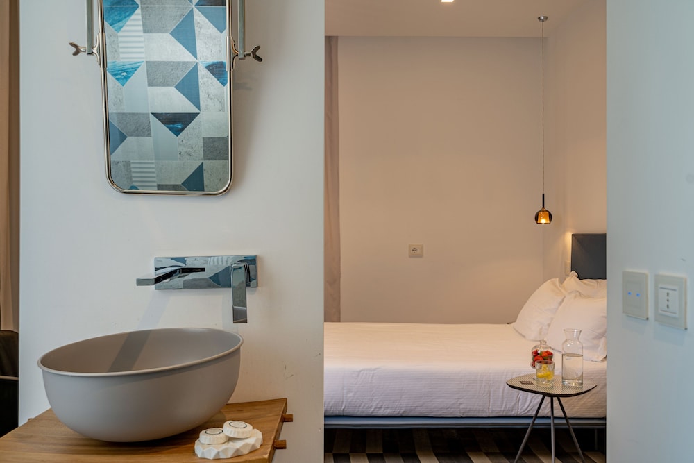 Kkult Boutique Hotel 54/57