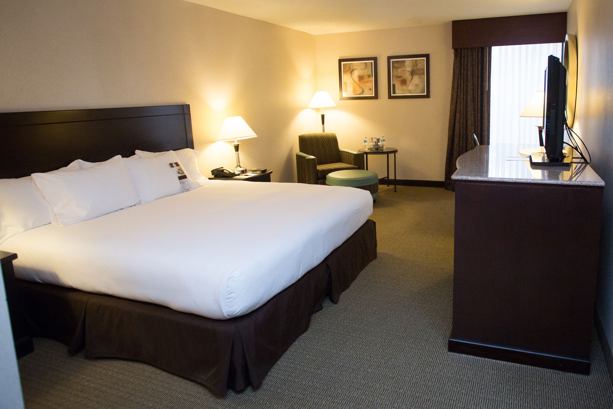 ROOM, KING BED, ACCESSIBLE