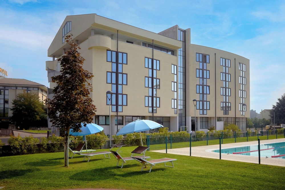 Kona Hotel Verona 35/50