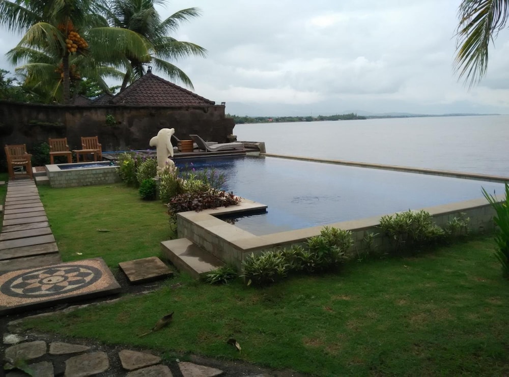 Hotel Wahyu Dana 33/46