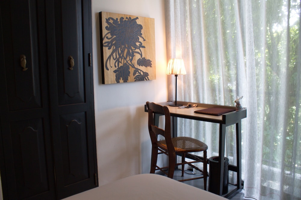 HOTEL DES ARTISTS PING SILHOUETTE 46/58