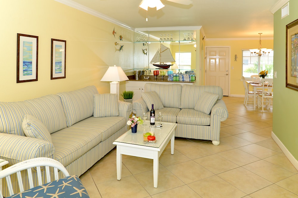 Barefoot Beach Resort 62/77