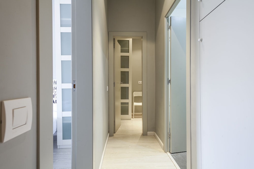 Fira Centric Apartments 24/72