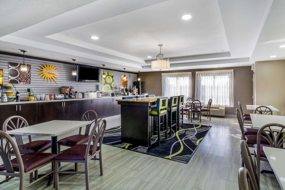 La Quinta Inn & Suites by Wyndham Canton MS 31/37
