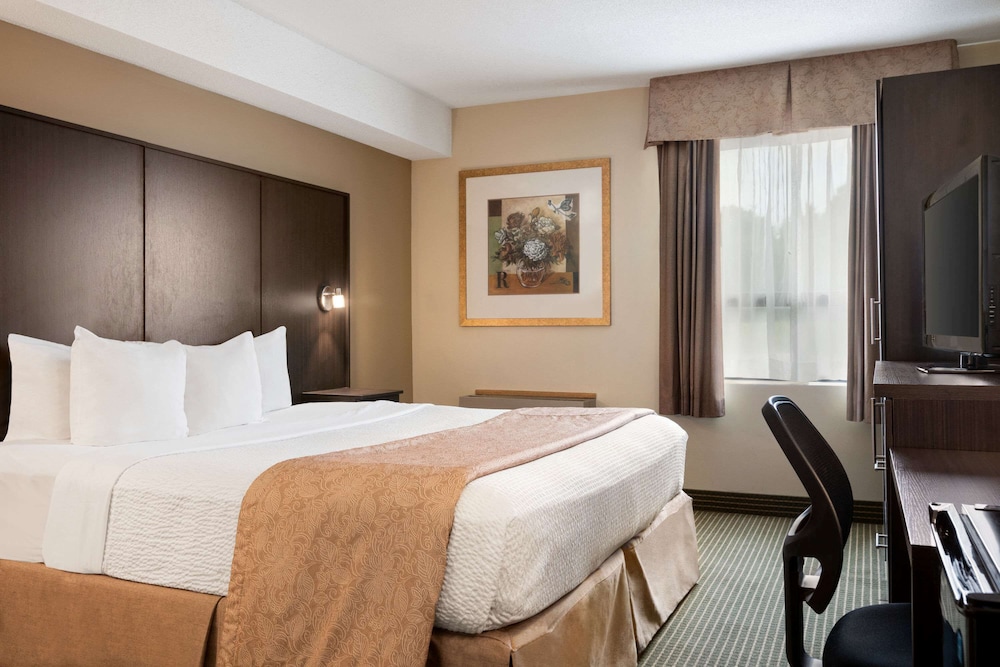 Days Inn by Wyndham Renfrew Conference Centre 7/27