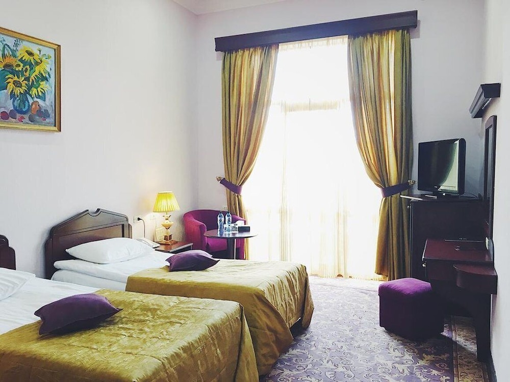 METROPOL HOTEL 32/65