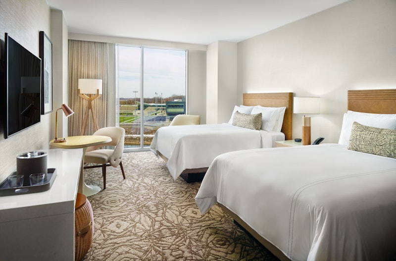 Omni Viking Lakes Hotel 7/39
