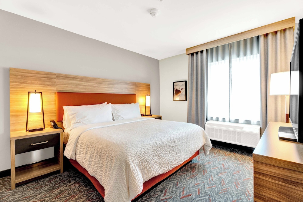 1 Bedroom, Suite, King Bed, Living and Dining Areas