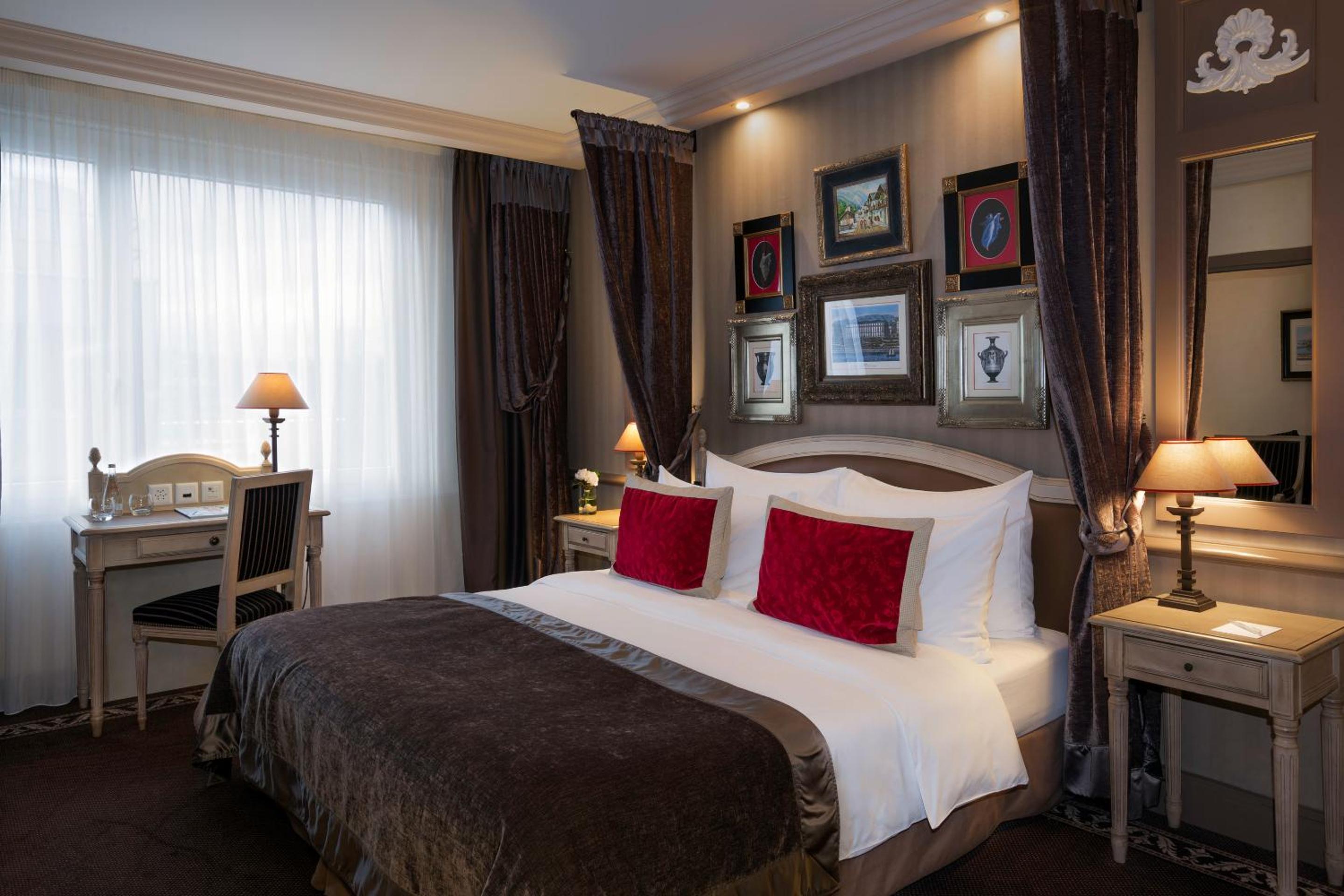 غرفة عائلية، Royal Manotel 3/5