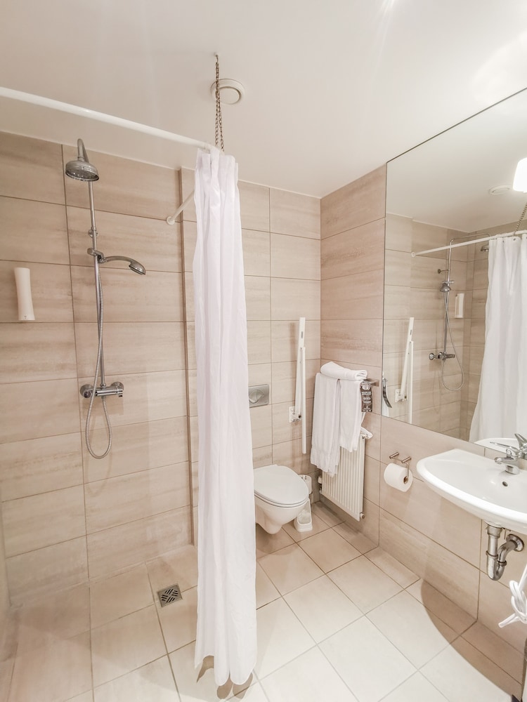 Fosshotel Husavik 49/50