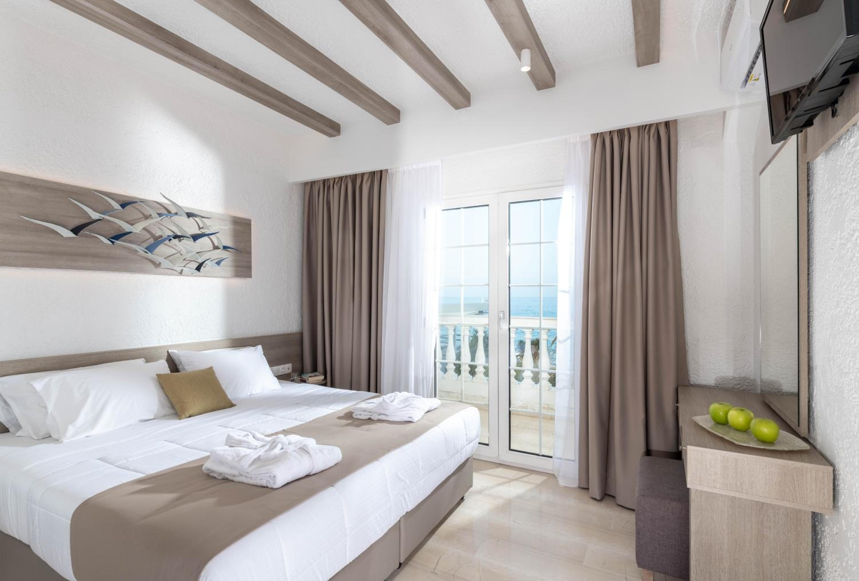 غرفة ديلوكس عائلية بإطلالة على البحر بغرفتي نوم، Porto Greco Village Beach Hotel - All Inclusive 2/6