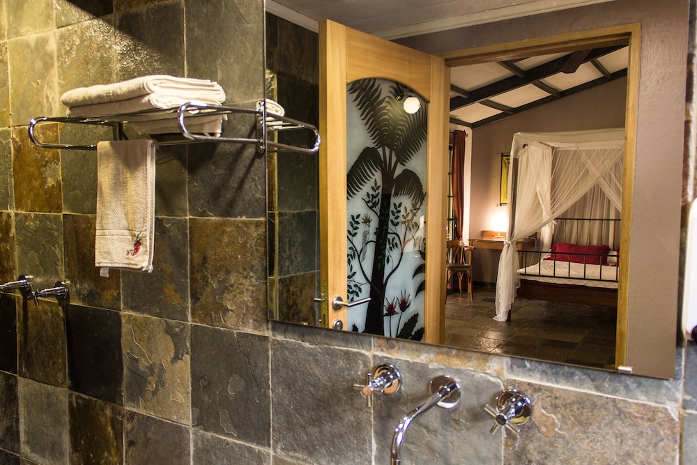 Le Bougainviller Hotel 38/39