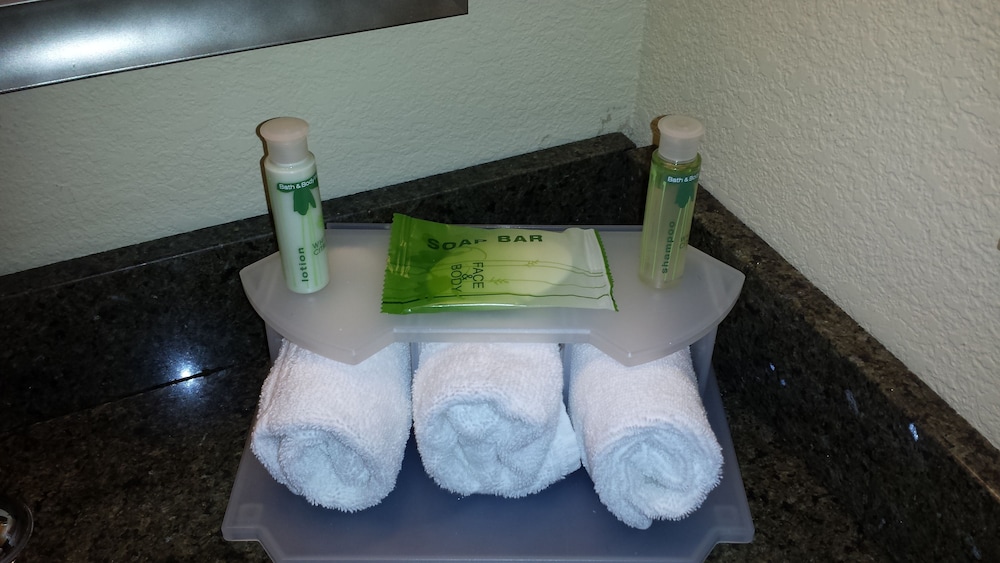 Holiday Inn Express Hotel And Suites Wytheville 30/74