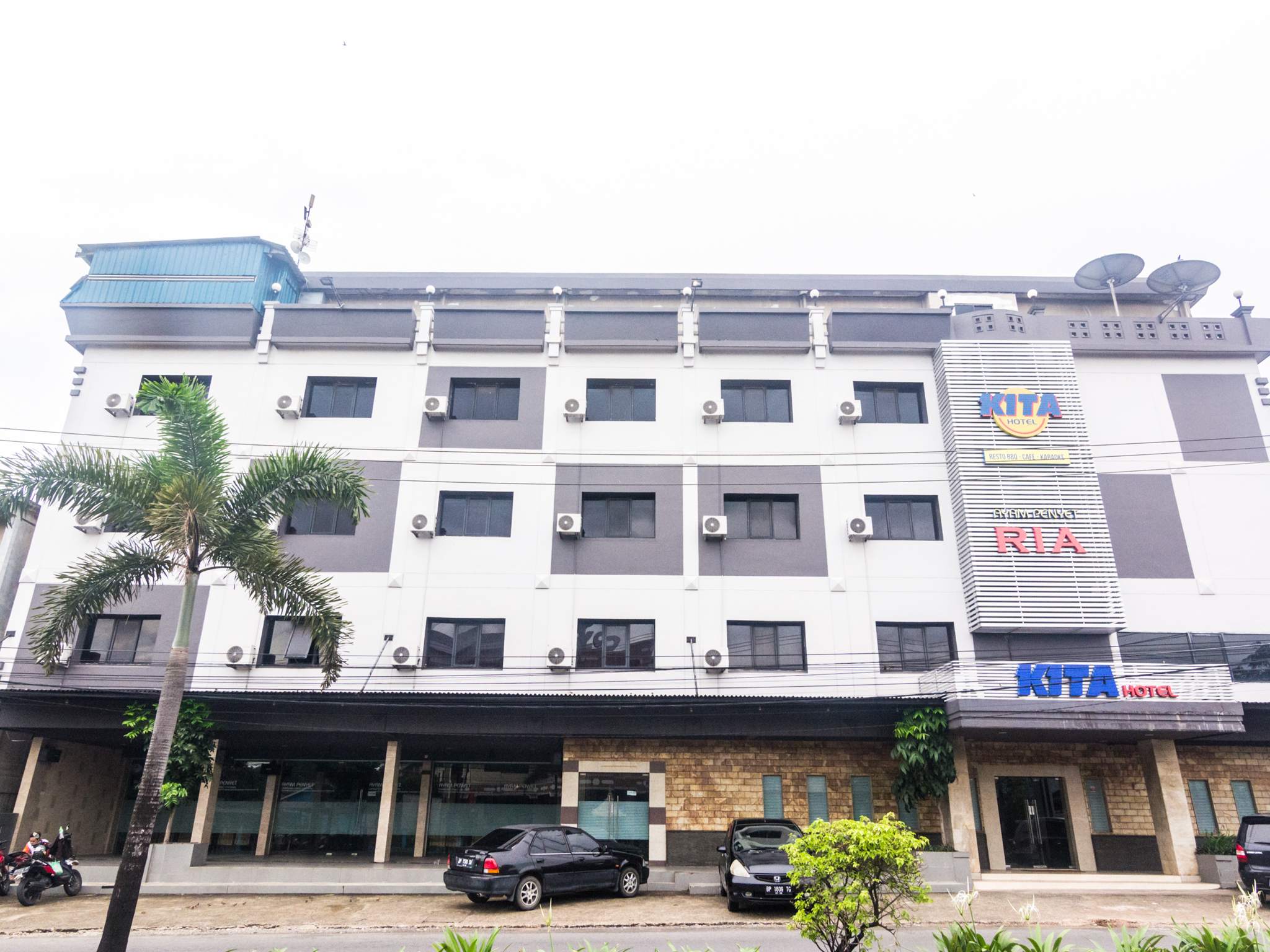 OYO 1896 Kita Hotel 2/50