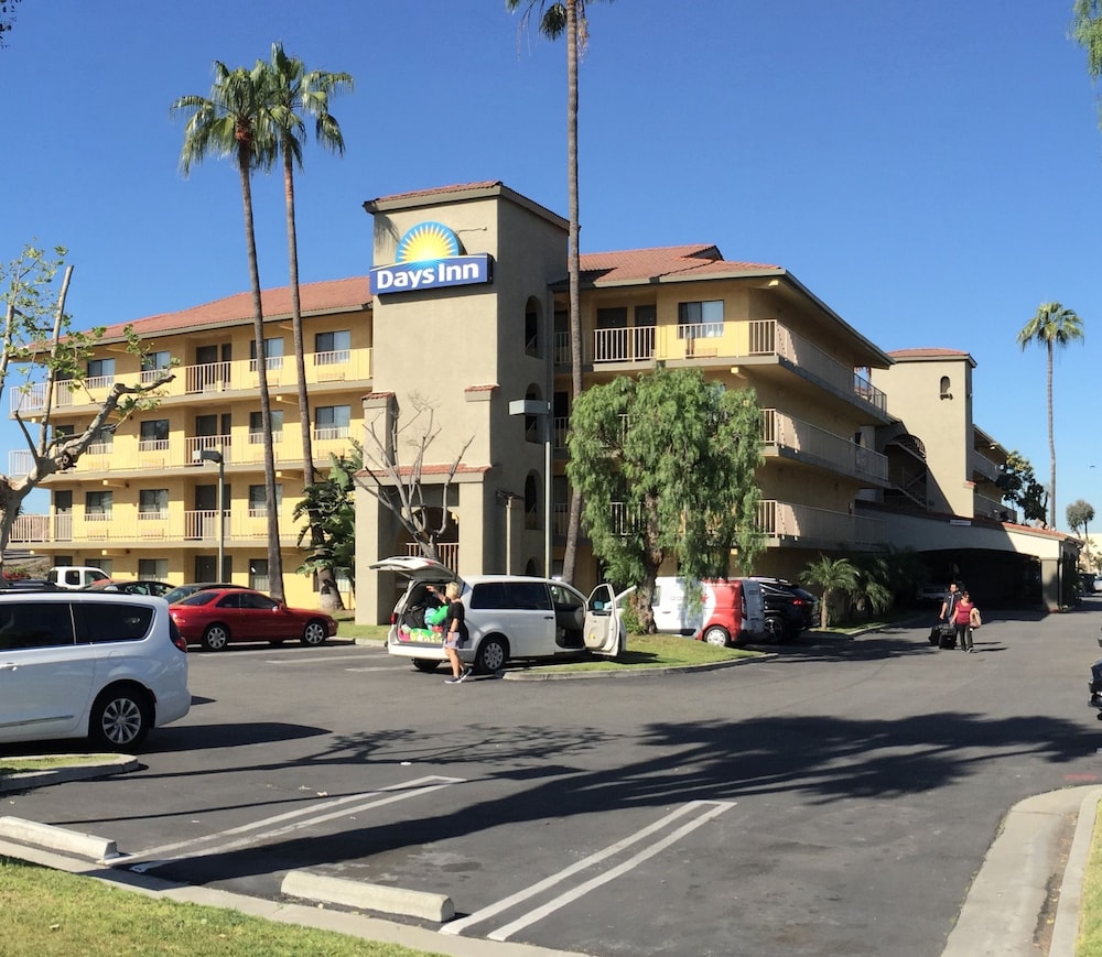 Days Inn by Wyndham Buena Park 7/34