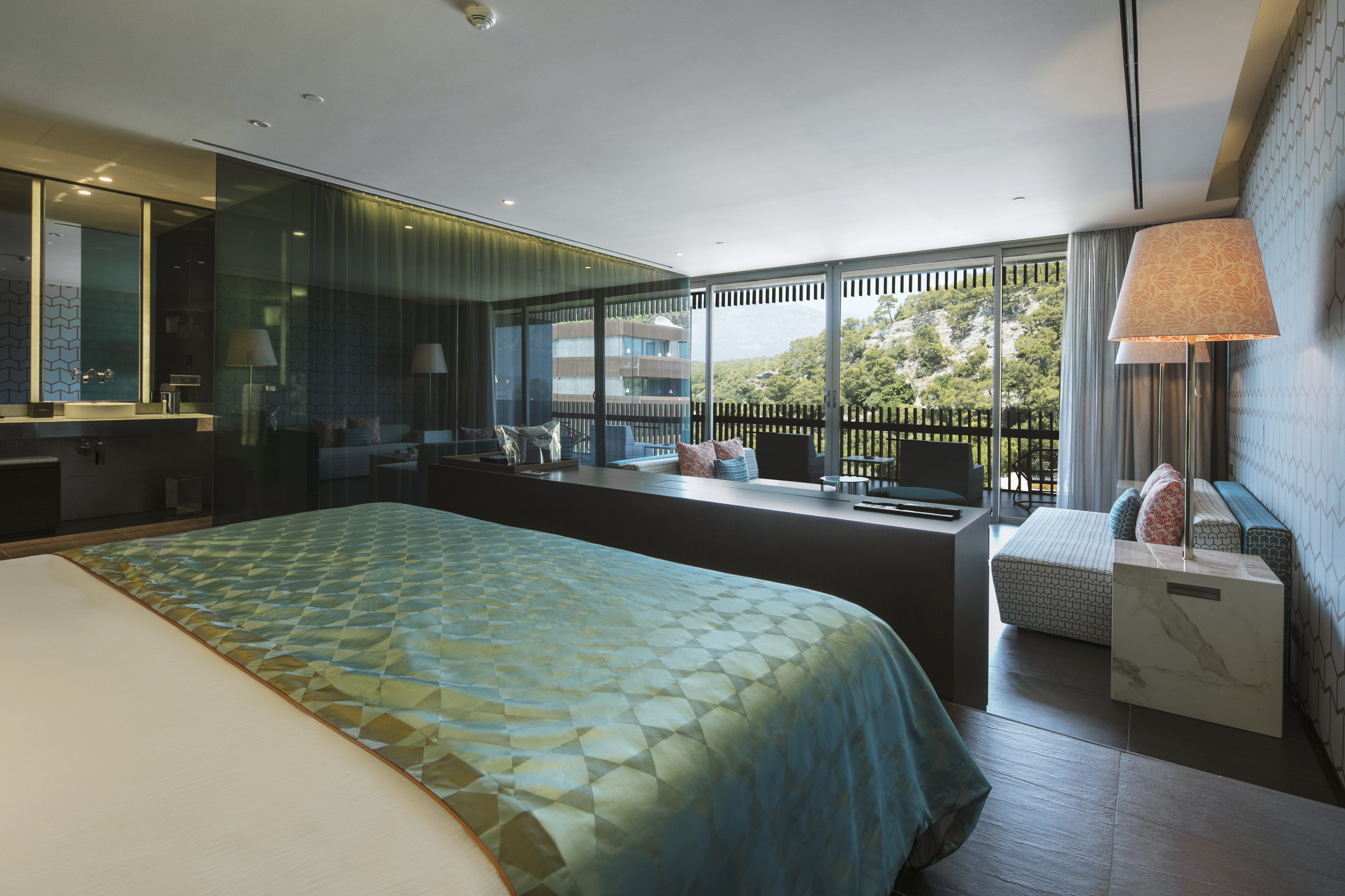 Suite, Land View