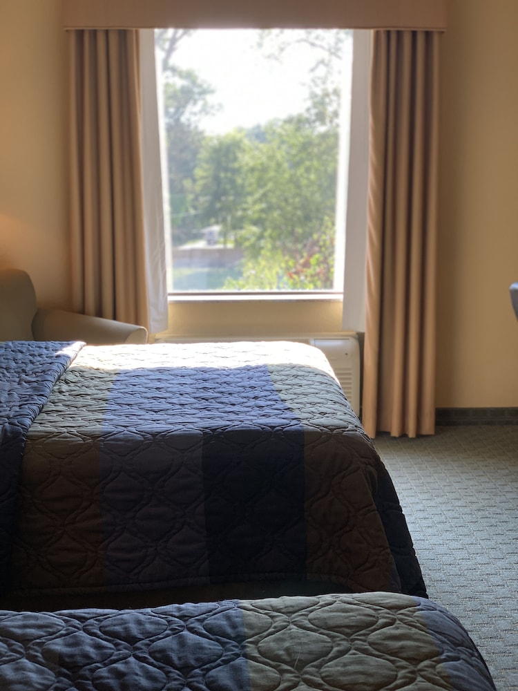 Ambassador Inn and Suites Tuscaloosa 30/57