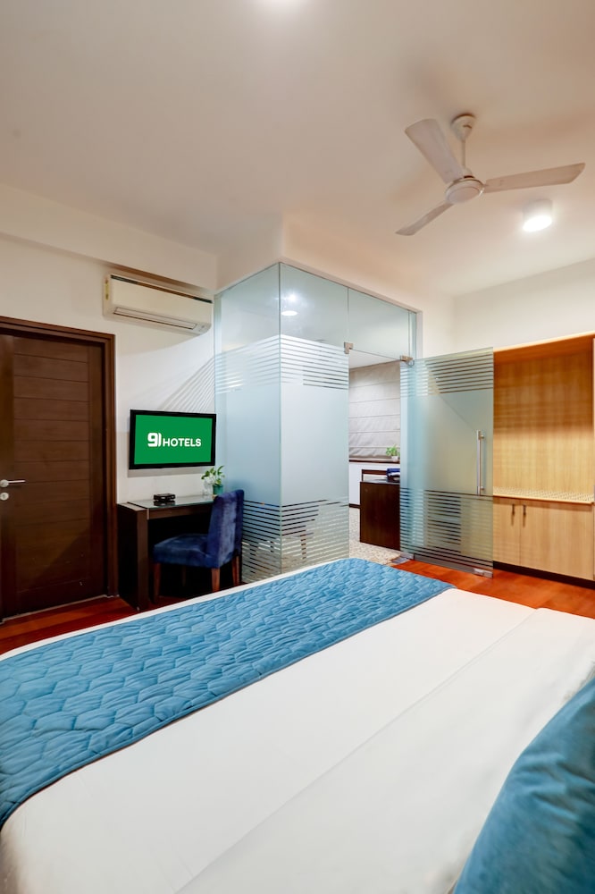 Stately Suites, Golf Course Road 32/58