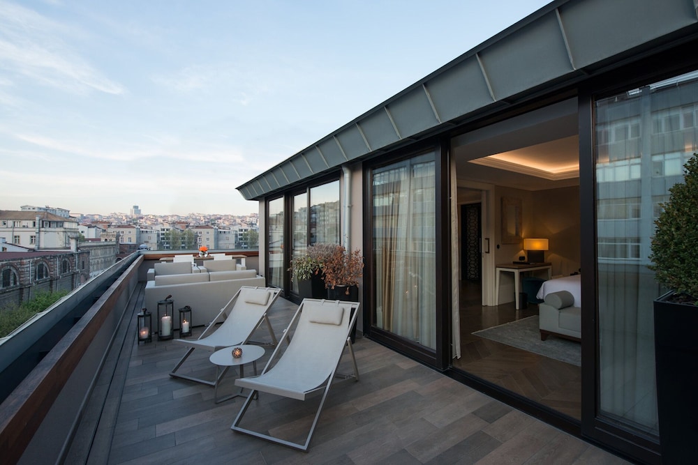 10 Karakoy 48/52