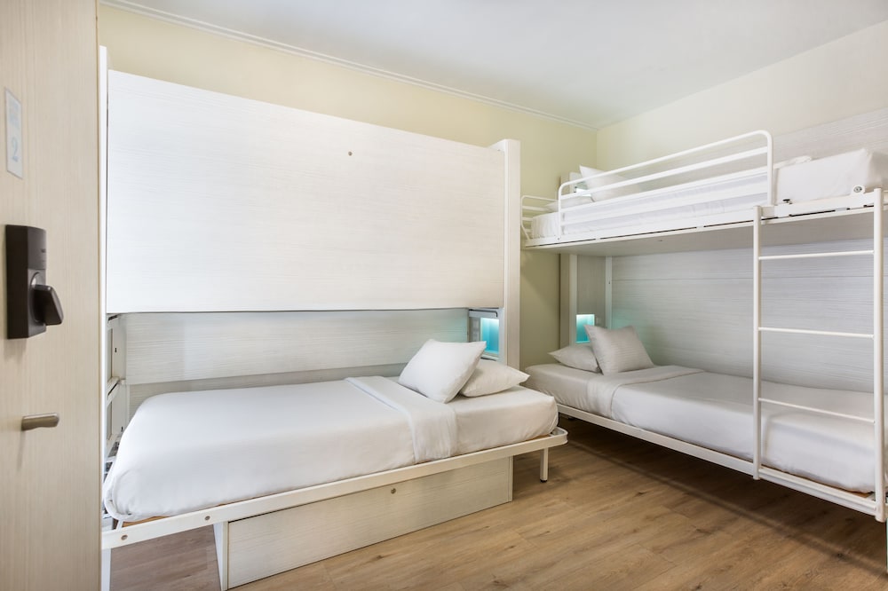 Nyah Key West Adult Only 47/65