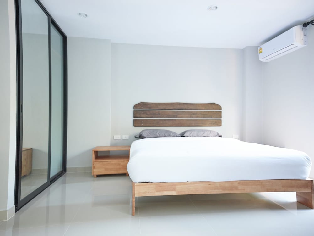 Baan Pakdi 6/30