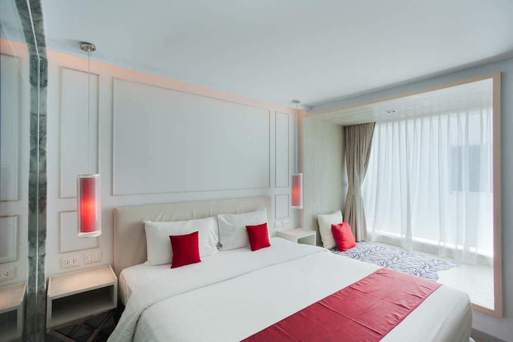 The Bloc Hotel 30/65