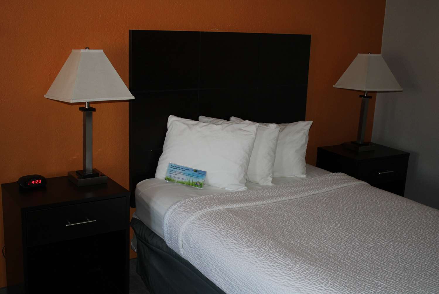Days Inn By Wyndham Hays 20/43