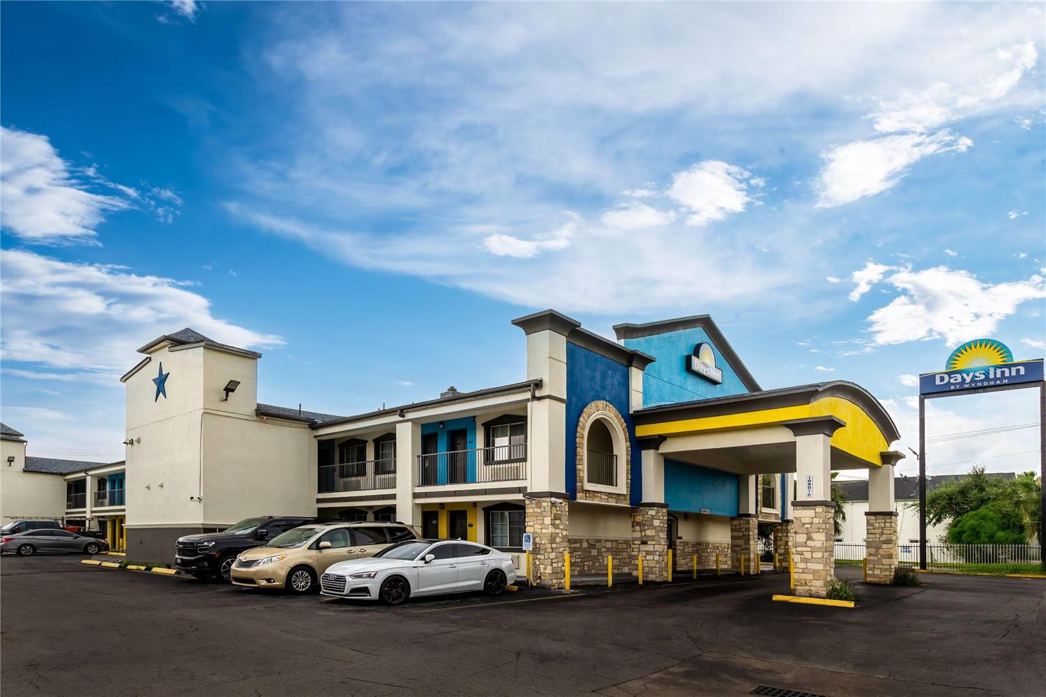 Days Inn by Wyndham Houston East 24/29