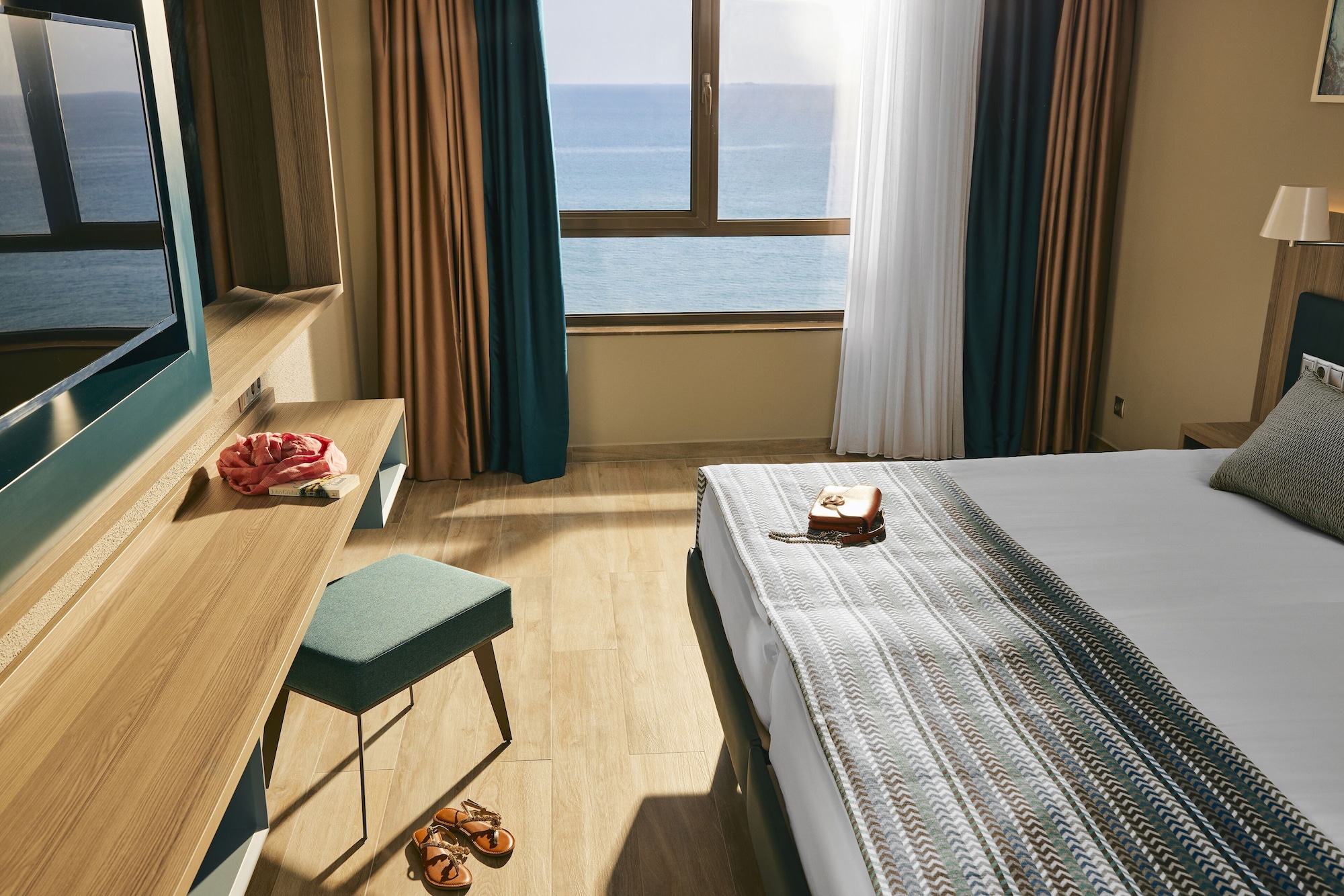 Classic, Twin Beds, Sea Side