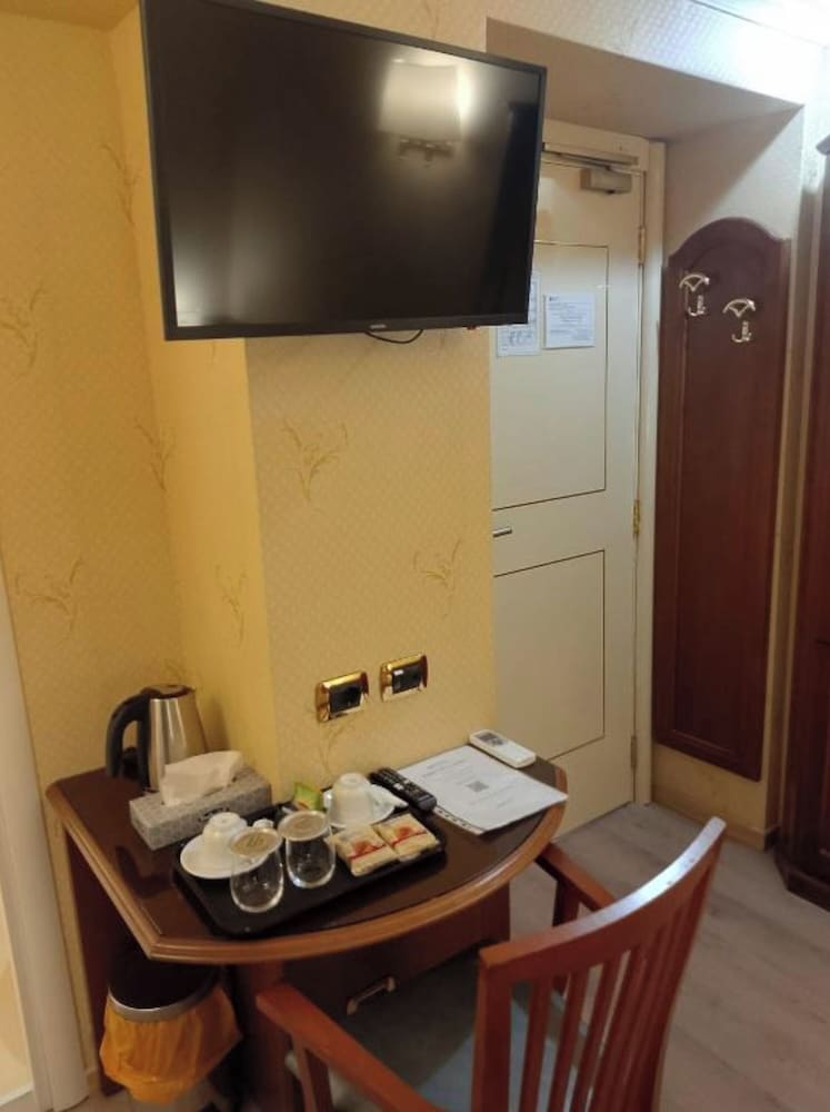 AMADEUS HOTEL ROME 47/50