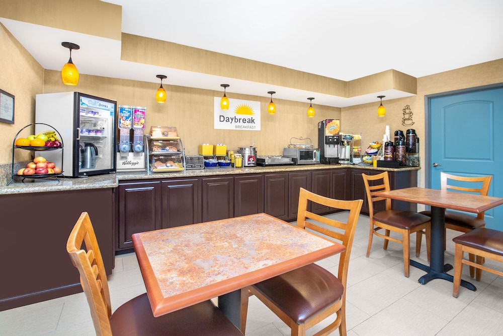Days Inn by Wyndham Woodland 33/54