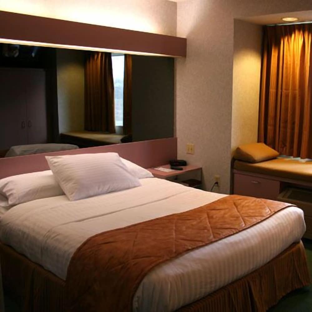 CenterWay Hotel Buffalo North Near University 11/24
