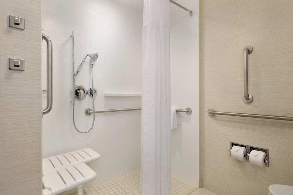 غرفة بسريرين كوين بشرفة لذوي الإعاقة، Fairfield Inn And Suites By Marriott Lancaster East At the Outlets 3/3