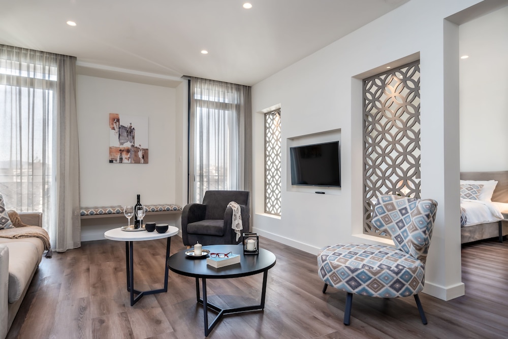 Urban Nest Suites and Apartments 42/75
