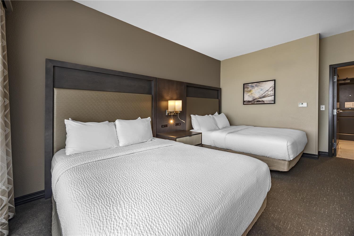 جناح بسريرين كوين مع أريكة بمطبخ، Best Western Plus Executive Residency Jackson Northeast 2/3