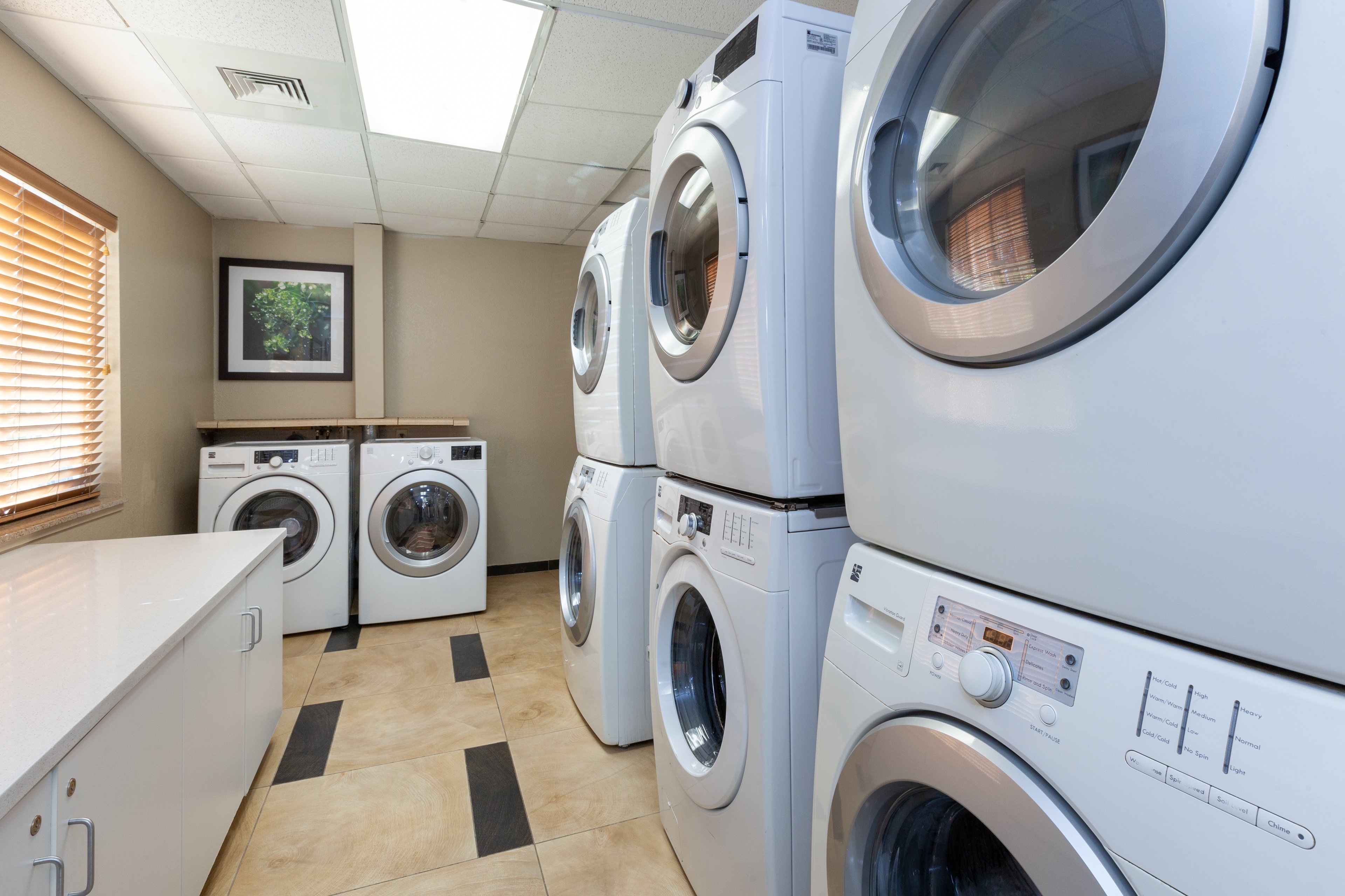 Candlewood Suites West Springfield 40/58