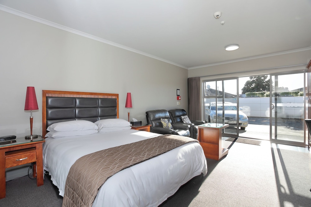 استوديو بسرير كوين بمطبخ صغير، City Corporate Motor Inn 2/6