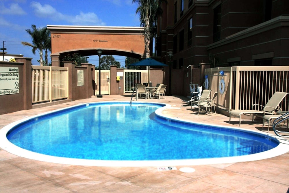 Hampton Inn Suites Seal Beach 2/32