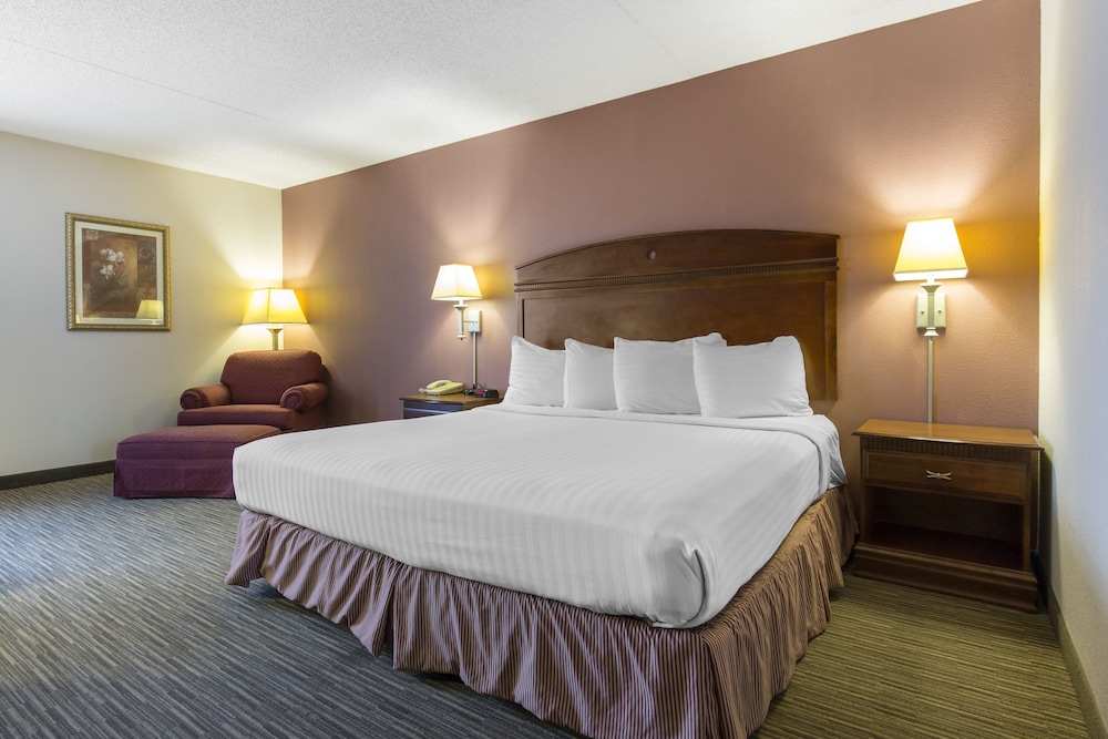 Greenstay Hotel and Suites 20/69