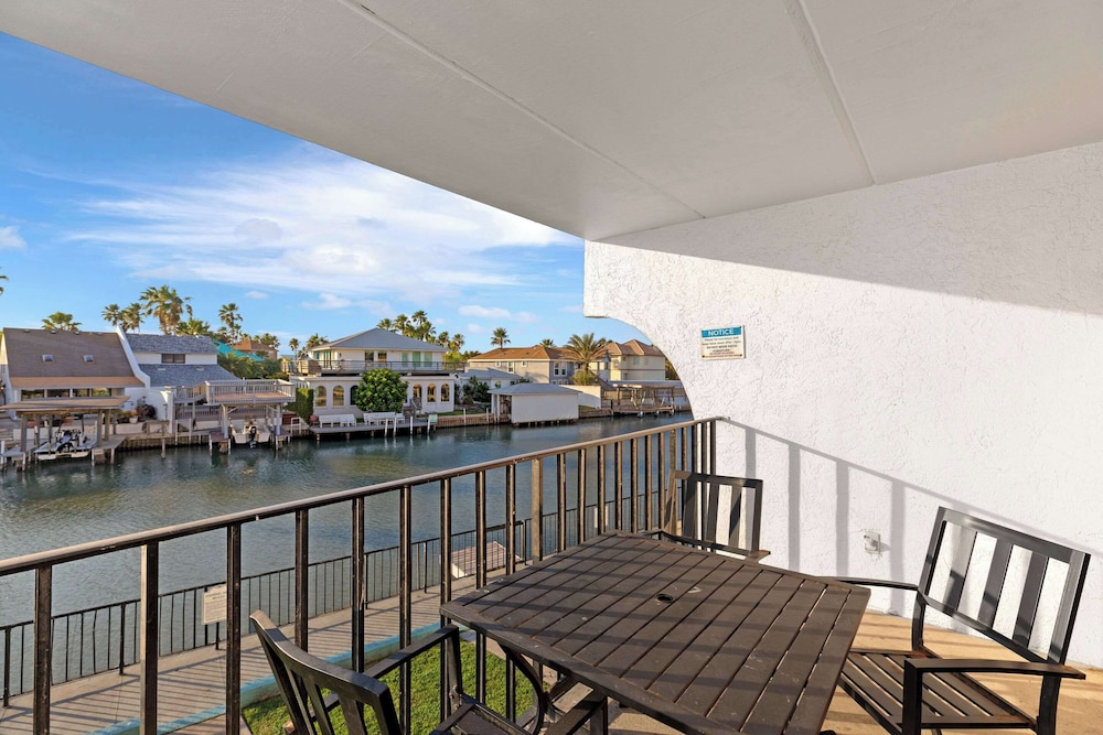 WindWater Hotel & Marina 50/66