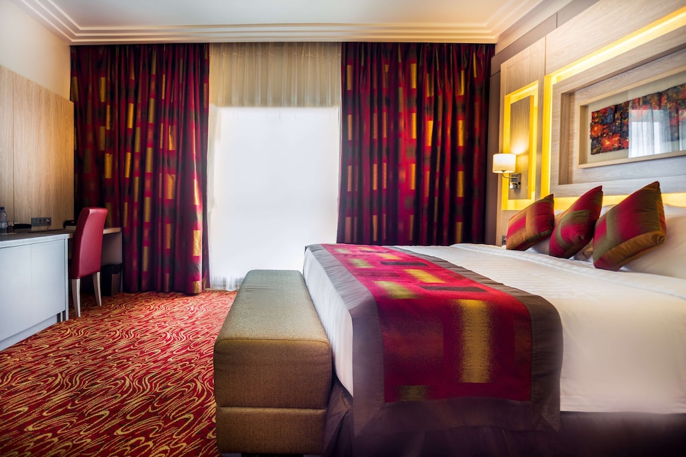 Golden Tulip Le Diplomate Cotonou 63/72