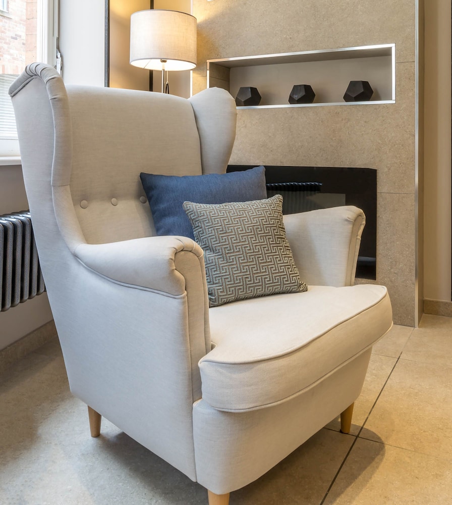 Basinghall Suites 24/33