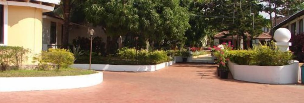 Angels Resort 40/44