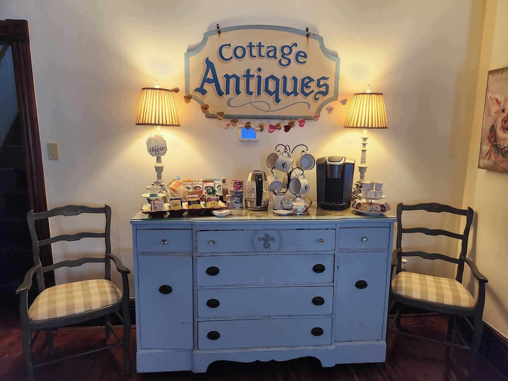 Applesauce Inn Bed and Breakfast 2/22