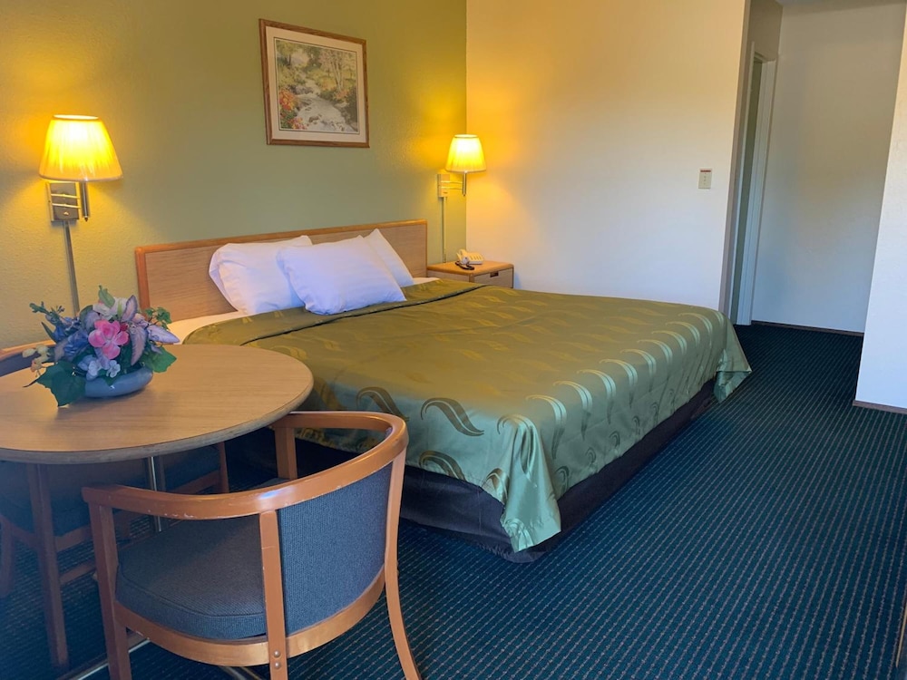 Regency Inn 17/37